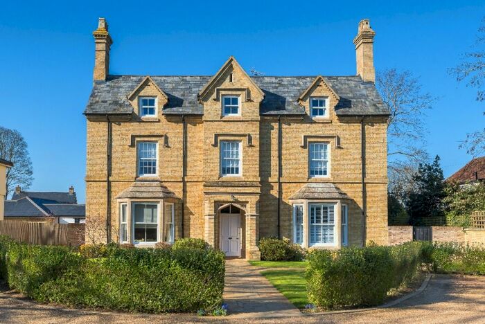 2 Bedroom Flat To Rent In Ampthill Road, Silsoe MK45