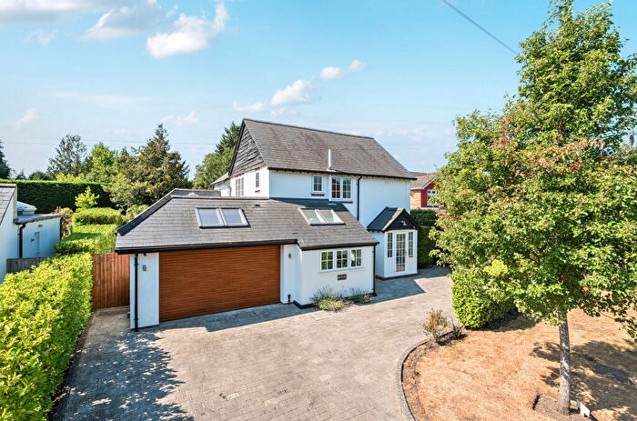 4 Bedroom Detached House For Sale In Hockering Gardens, Woking, Surrey, GU22