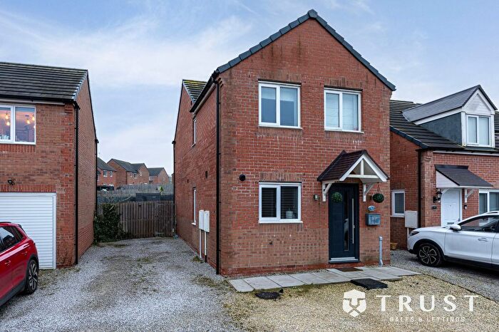 3 Bedroom Semi Detached House For Sale In River Bank View, Mirfield, WF14