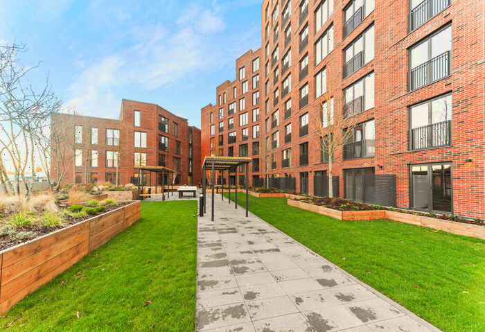 2 Bedroom Apartment To Rent In Whitehall Road, Leeds, LS12