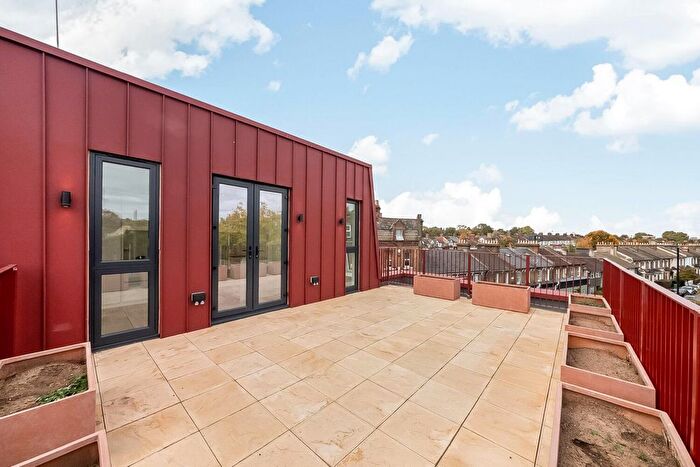 2 Bedroom Flat For Sale In Brockley Cross, Brockley, London, SE4