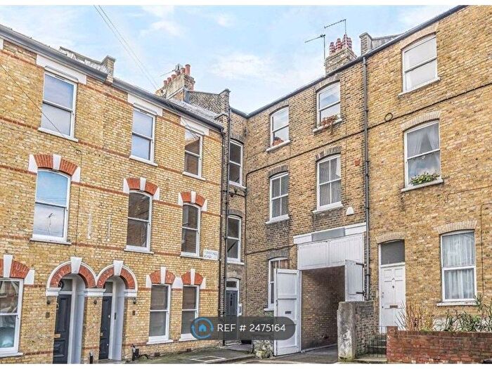 3 Bedroom Flat To Rent In Tunstall Road, London, SW9