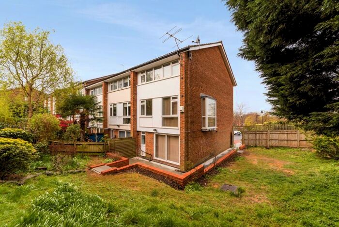 4 Bedroom House To Rent In Little Bornes London, SE21