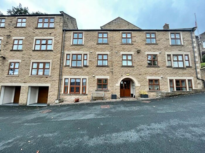 2 Bedroom Flat To Rent In Applegarth Gardens, Banks Lane, Riddlesden, Keighley, West Yorkshire, BD20