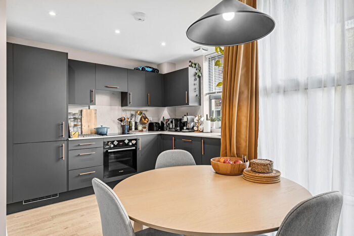 1 Bedroom Apartment For Sale In Riverside Place, Kingston Upon Thames, KT1