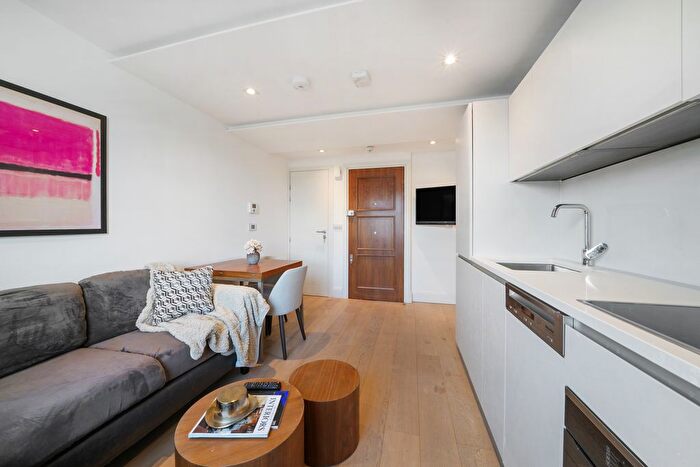 1 Bedroom Flat For Sale In Clanricarde Gardens, London, W2