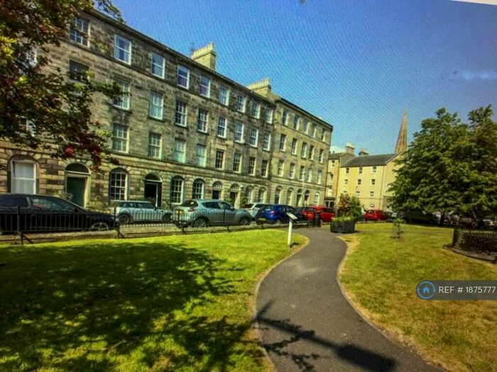 2 Bedroom Flat To Rent In St. Patrick Square, Edinburgh, EH8