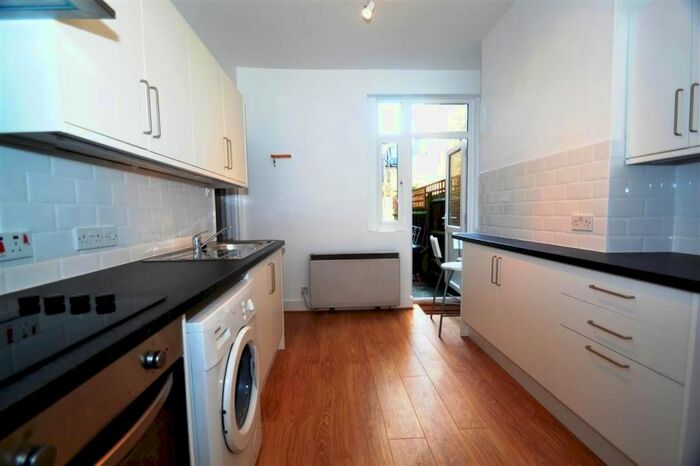 1 Bedroom Flat To Rent In Gff Elborough Street, London, SW18