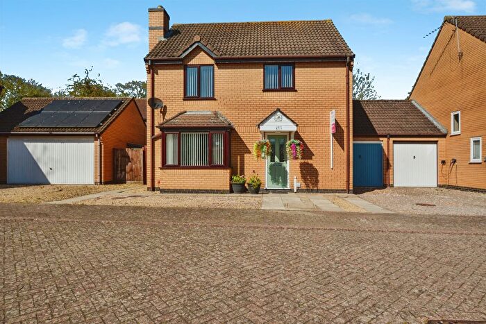 3 Bedroom Detached House For Sale In Foxglove Close, Spilsby, PE23