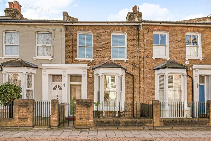 1 Bedroom Flat For Sale In Nigel Road, Peckham, SE15