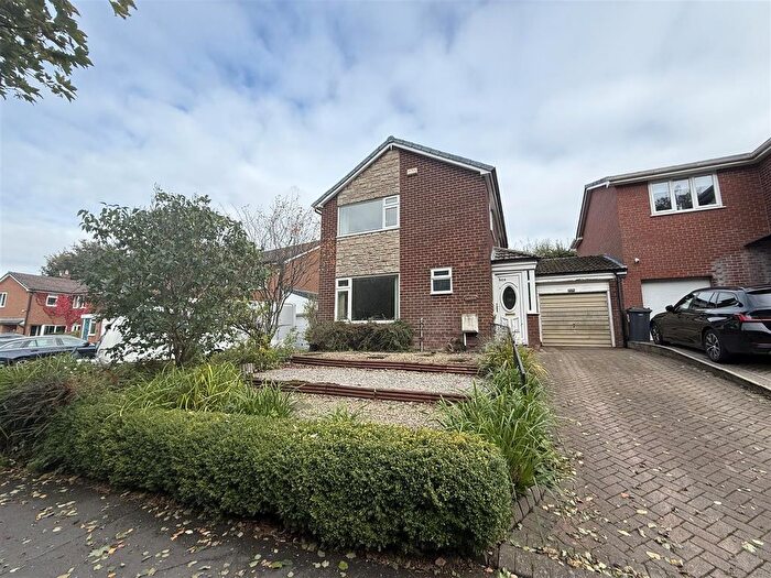 3 Bedroom Link Detached House For Sale In Huddersfield Road, Carrbrook, Stalybridge, SK15