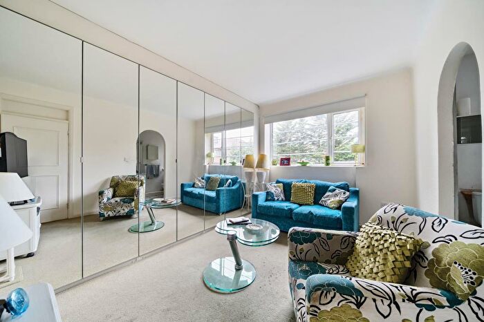 2 Bedroom Flat For Sale In Chessington Court, Finchley, N3