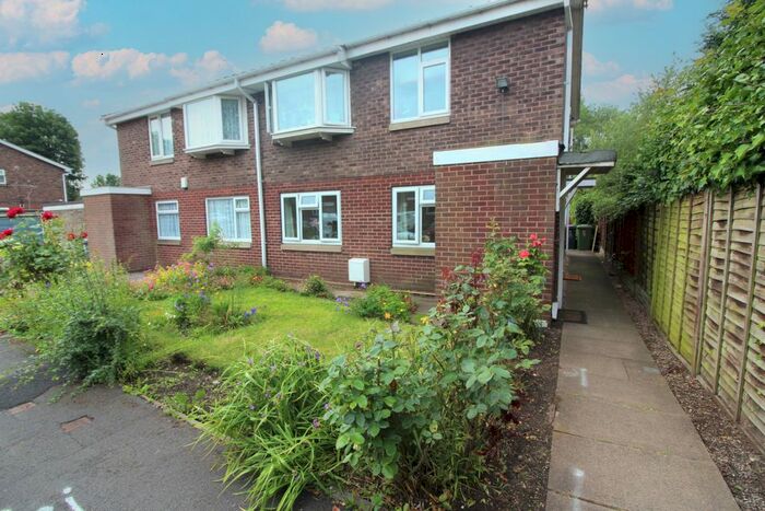 2 Bedroom Flat To Rent In Newlands Close, Willenhall, WV13
