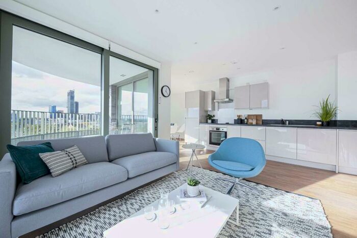 2 Bedroom Flat To Rent In Union Way, Old Oak Common, NW10