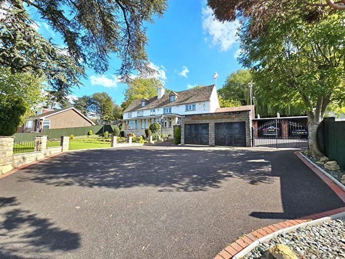 4 Bedroom Detached House For Sale In Stroud Road, Gloucester, GL4