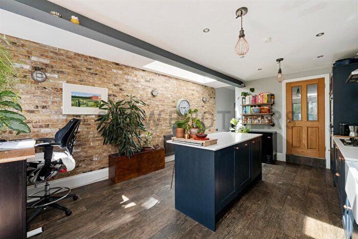4 Bedroom House To Rent In Walpole Road, London, E17