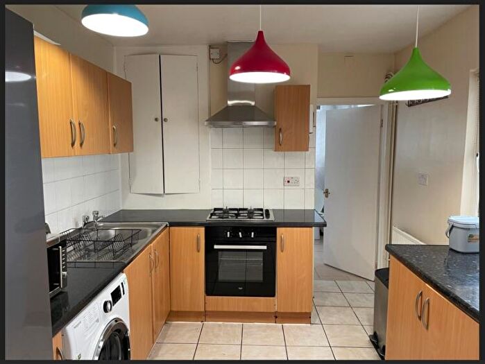 4 Bedroom House To Rent In West Way Oxford, OX2