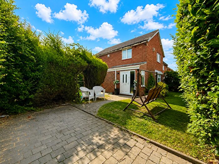 3 Bedroom Semi-Detached House For Sale In Hartside Square, Sunderland, SR4