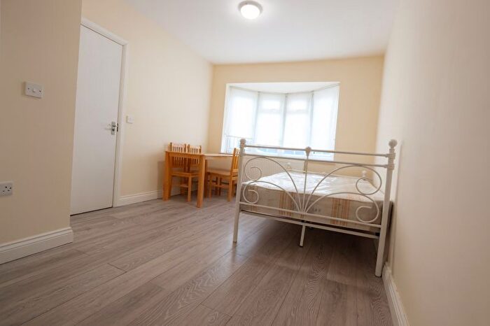 Property To Rent In Summers Lane, London, N12