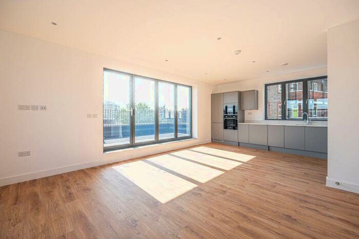3 Bedroom Flat To Rent In Malden Road, Kentish Town, London, NW5