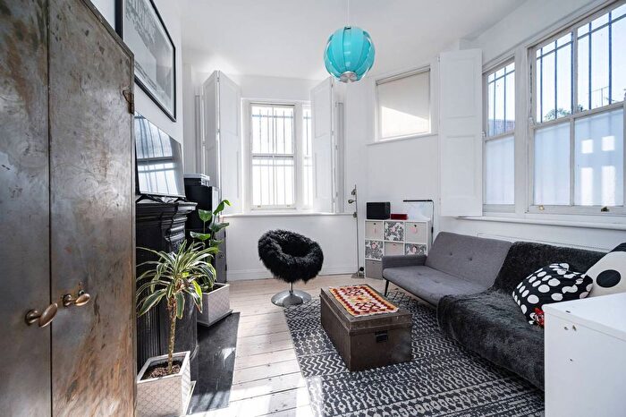 3 Bedroom End Of Terrace House For Sale In Fordham Street, Aldgate, London, E1