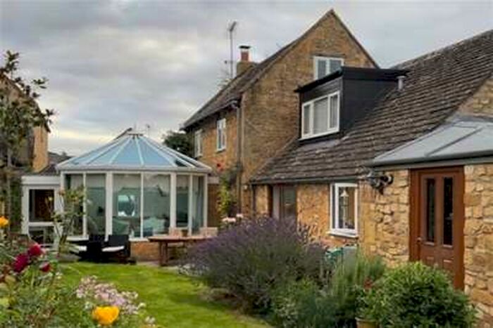 3 Bedroom House To Rent In Broadway High Street, WR12