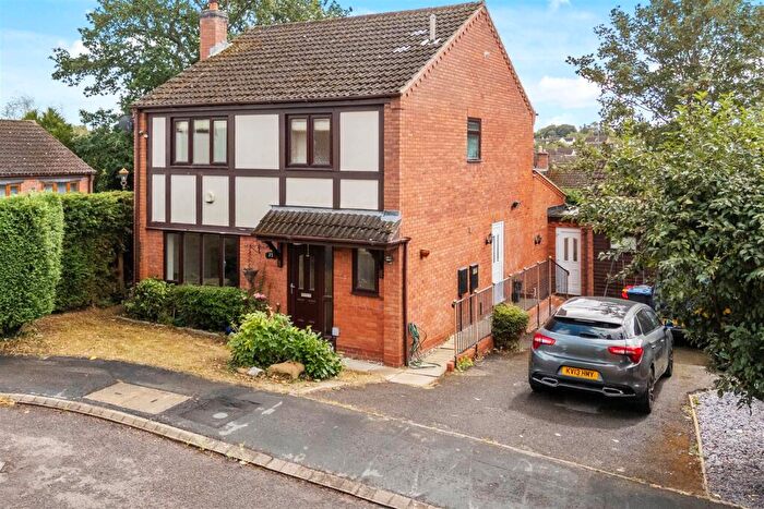 4 Bedroom Detached House For Sale In Overslade Manor Drive, Rugby, CV22