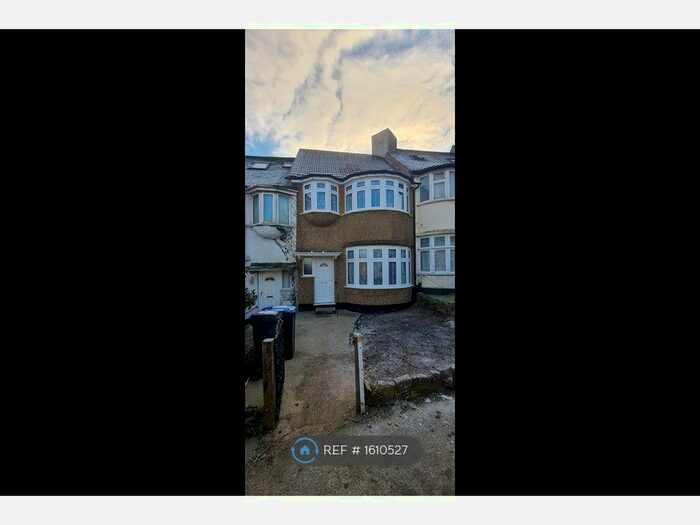 4 Bedroom Terraced House To Rent In Wakemans Hill Avenue, London, NW9