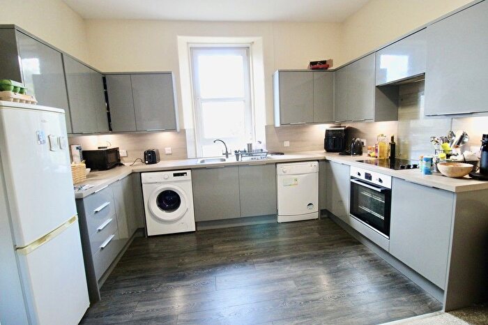 3 Bedroom Flat To Rent In Dunbar Street, First Floor Flat, AB24