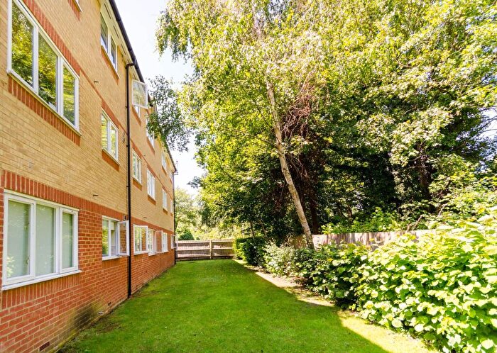 2 Bedroom Flat To Rent In Woodfield Road, Hinchley Wood, Thames Ditton, KT7