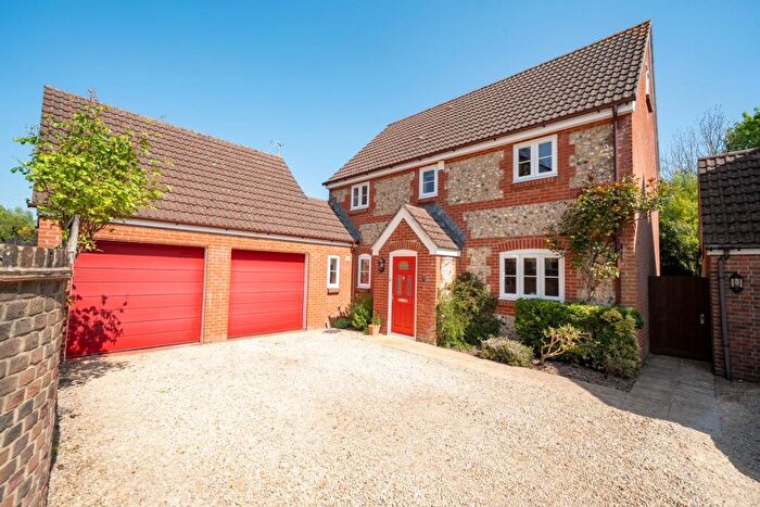 6 Bedroom Detached House For Sale In Penton Corner, Andover, SP11