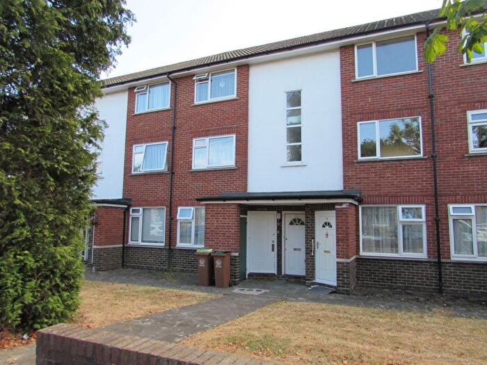 2 Bedroom Maisonette To Rent In Stanley Road, Sutton, SM2