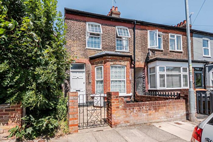 3 Bedroom End Of Terrace House For Sale In St Peters Road, Dunstable, LU5