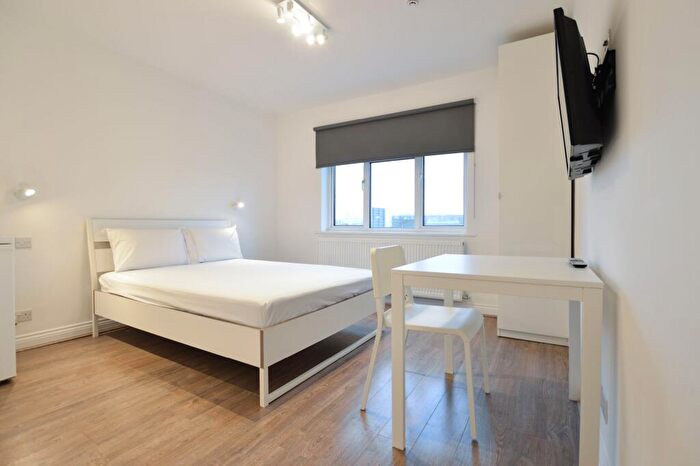 Studio To Rent In Room, Woodland Way, Mill Hill, NW7
