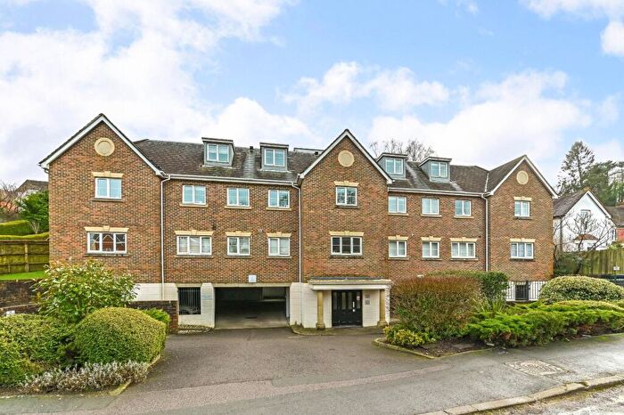 2 Bedroom Flat For Sale In Kings Road, Haslemere, Surrey, GU27