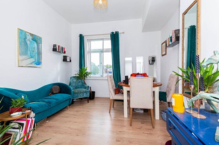 1 Bedroom Flat To Rent In Sinclair Road, London, W14
