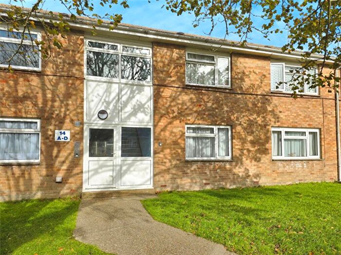 2 Bedroom Apartment For Sale In Solent Gardens, Freshwater, Isle Of Wight, PO40