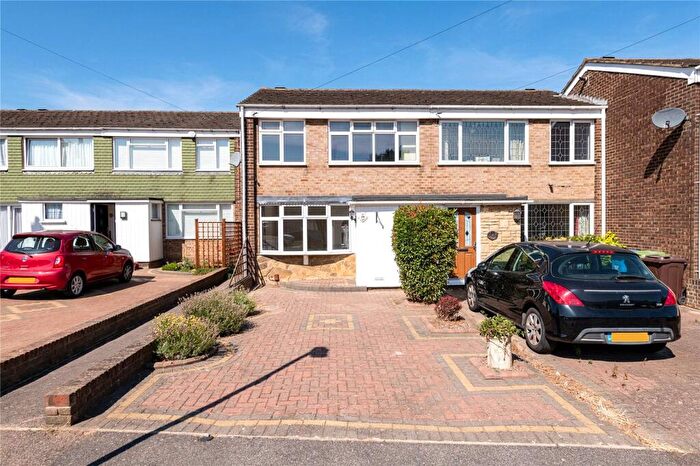 3 Bedroom End Of Terrace House For Sale In Lime Grove, Sittingbourne, Kent, ME10