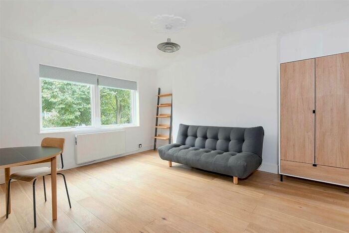 Studio To Rent In Primrose Gardens, Belsize Park, NW3