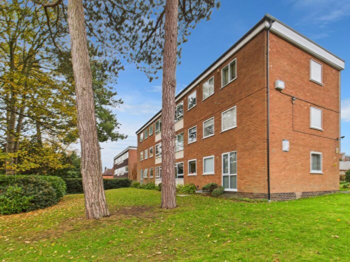 2 Bedroom Flat For Sale In Boldmere Gardens, Boldmere, Sutton Coldfield, B73