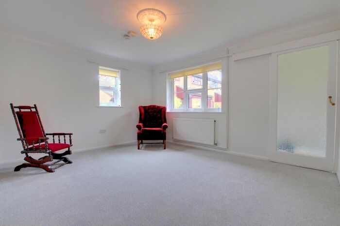 2 Bedroom Bungalow For Sale In Rookwood View, Denmead, PO7