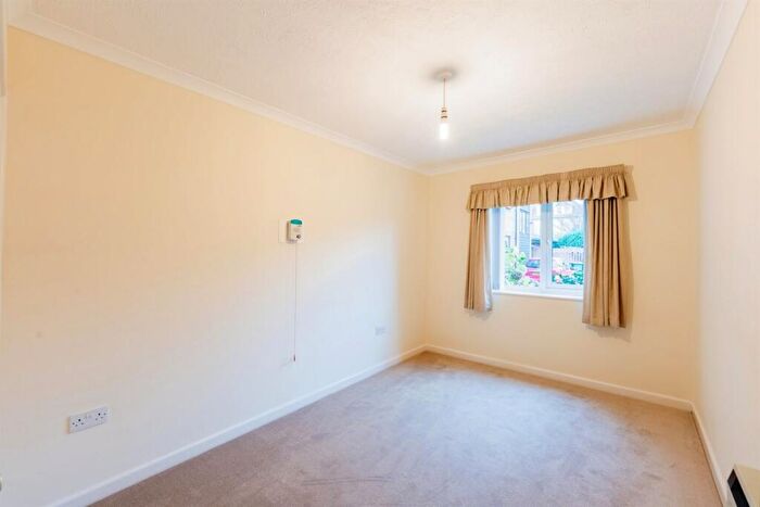 1 Bedroom Retirement Property To Rent In Oakland Court, Fitzalan Road, Littlehampton, BN17