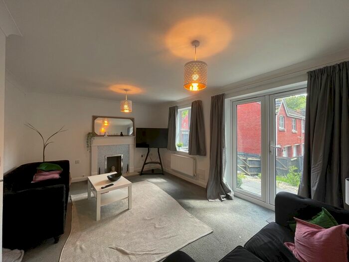 4 Bedroom Property To Rent In Kinnerton Way, Exeter, EX4