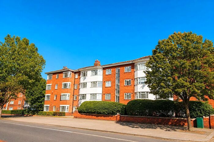 2 Bedroom Flat To Rent In The Vale, East Vale, London, W3