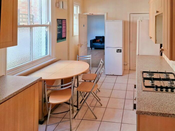 5 Bedroom Terraced House To Rent In Clarendon Park Road, Leicester, LE2