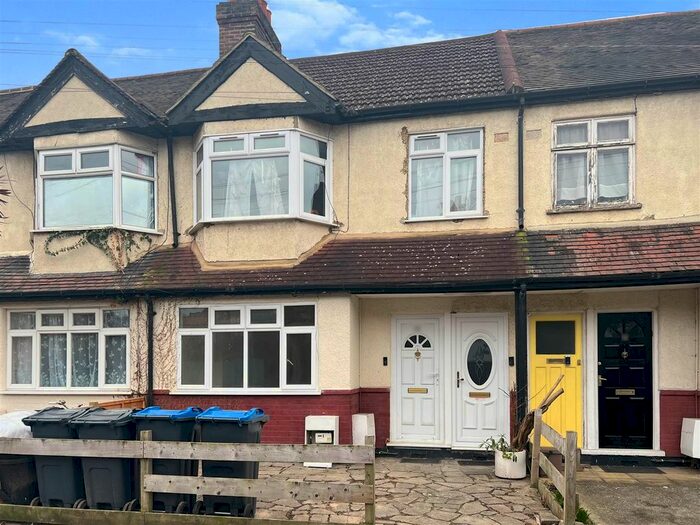 2 Bedroom Maisonette To Rent In Dinton Road, Colliers Wood, London, SW19