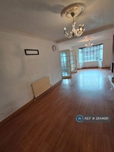 5 Bedroom Terraced House To Rent In Ballards Road, Dagenham, RM10