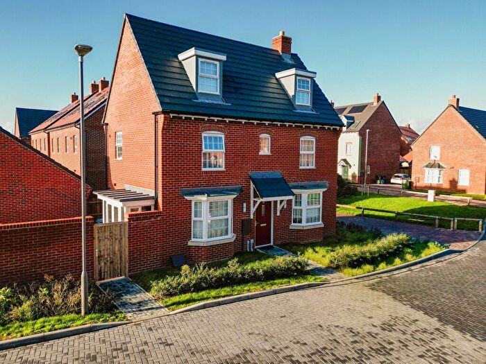 4 Bedroom Detached House For Sale In Sutton Grove, Broughton, HP22