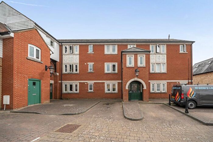 2 Bedroom Apartment For Sale In Coopers Court, Shefford, SG17
