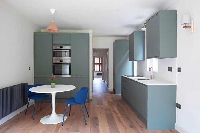 2 Bedroom Flat To Rent In Verdant Lane, London, SE6